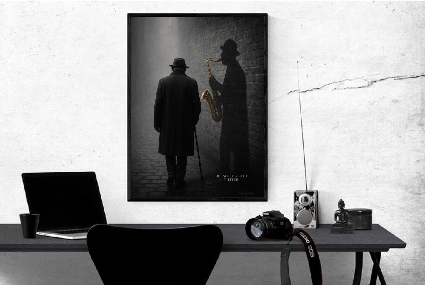 Die Seele spielt weiter – Vintage Jazz Schattenkunst Poster | Mystischer Schwarz-Weiß Print | Emotionaler Retro-Wanddekor