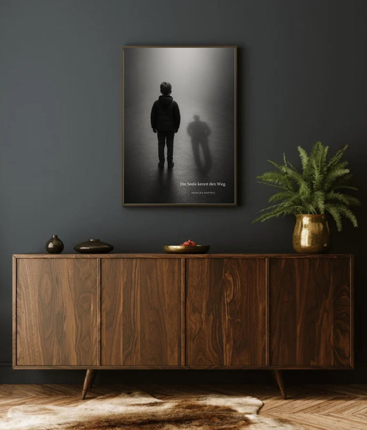„Die Seele kennt den Weg“ – Philosophischer Poster in Schwarz-Weiß, Junge mit Schatten, A1/A4, Emotionale Wandkunst